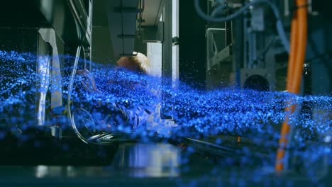 Animation-Eines-Blau-Leuchtenden-Netzes-über-Einem-Männlichen-Wissenschaftler-Mit-Roboter