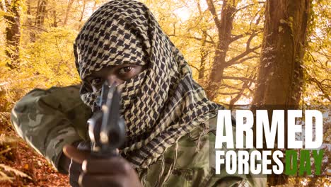 Animation-Des-Textes-Zum-Tag-Der-Streitkräfte-über-Einem-Afroamerikanischen-Männlichen-Soldaten