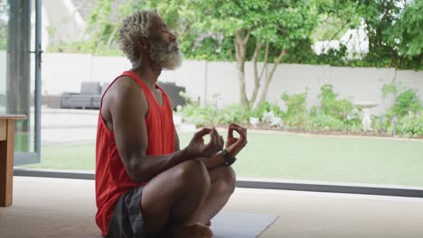 Video-De-Un-Anciano-Afroamericano-Meditando.