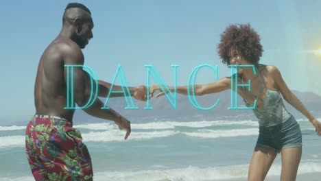 Animation-Eines-Tanztextes-über-Einem-Lächelnden-Afroamerikanischen-Paar,-Das-Am-Strand-Tanzt
