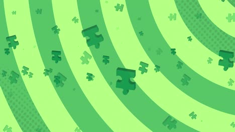 Animation-Grüner-Puzzleteile-Auf-Grünem,-Sich-Drehendem-Streifenhintergrund