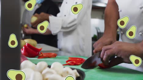 Animation-Von-Avocado-Symbolen-über-Verschiedenen-Köchen,-Die-In-Der-Küche-Kochen