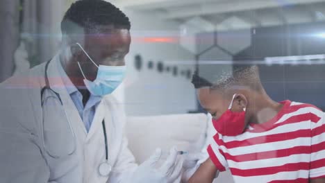 Animation-Von-Sechsecken-über-Einem-Afroamerikanischen-Männlichen-Arzt-Mit-Gesichtsmaske,-Der-Einen-Jungen-Impft