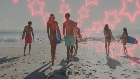 Animation-Von-Neonsternen-über-Dem-Rücken-Verschiedener-Freunde,-Die-Mit-Surfbrettern-Am-Strand-Spazieren-Gehen