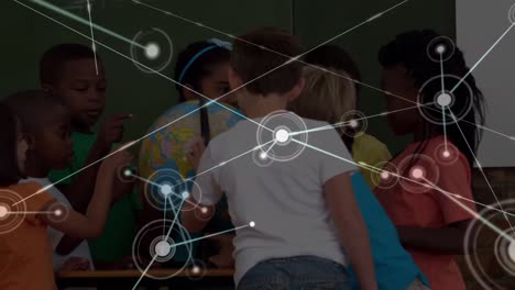Animation-Des-Netzwerks-Von-Verbindungen-über-Verschiedene-Schulkinder-Mit-Globus