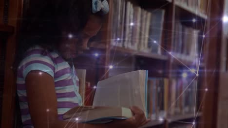 Animation-Des-Netzwerks-Von-Verbindungen-über-Ein-Afroamerikanisches-Mädchen-Mit-Buch-In-Der-Schule