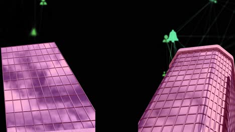 Animation-Eines-Netzwerks-Von-Verbindungen-Mit-Symbolen-über-Dem-Stadtbild-Auf-Dunklem-Hintergrund