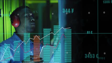 Animation-Von-Grafiken-Und-Daten-über-Einen-Afroamerikanischen-Mann-Im-Serverraum