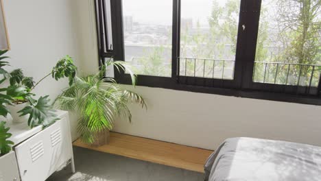 Gesamtansicht-Des-Modernen-Schlafzimmers-Mit-Pflanzen-Und-Fenster