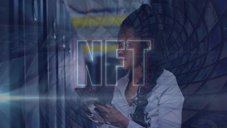 Animation-Von-NFT-Text-über-Afroamerikaner-Mit-Tablet-Im-Serverraum
