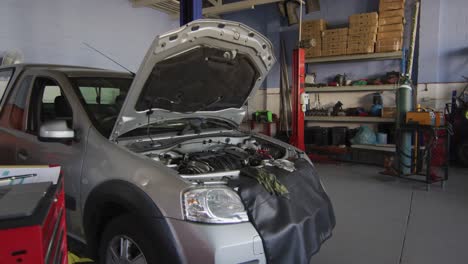 Video-of-car-with-open-hood-in-car-repair-shop