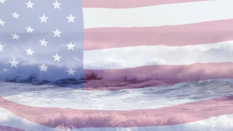 Zusammengesetztes-Video,-In-Dem-Die-Amerikanische-Flagge-Gegen-Die-Wellen-Im-Meer-Schwenkt