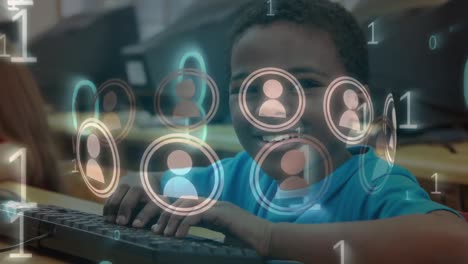 Animation-Von-Verbindungen-Und-Symbolen-über-Einem-Afroamerikanischen-Jungen,-Der-Computer-Benutzt