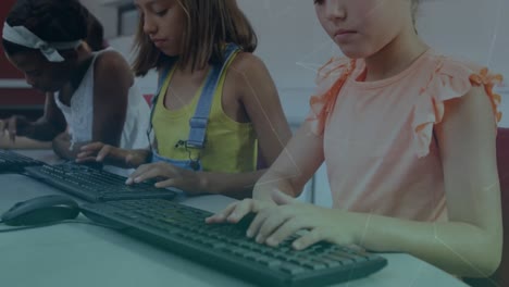 Netzwerk-Von-Verbindungen-über-Drei-Verschiedene-Mädchen,-Die-In-Der-Schule-Computer-Benutzen