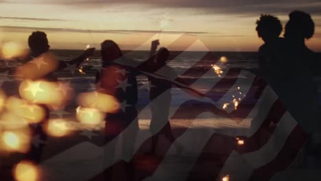 Animation-Des-Schwenkens-Der-US-Flagge-über-Einer-Gruppe-Verschiedener-Freunde-Am-Strand