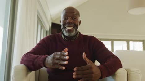 Video-of-thoughtful-senior-african-american-men-sitting-in-living-room-alone