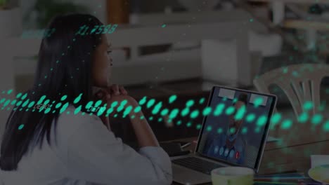 Animation-Der-Finanzdatenverarbeitung-über-Biraziale-Frauen-Mit-Laptop