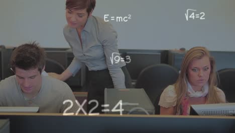 Animación-De-Fórmulas-Matemáticas-Sobre-Estudiantes-Caucásicos-Usando-Computadoras
