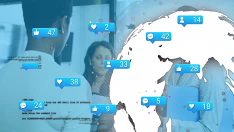 Animation-Von-Social-Media-Reaktionen-Und-Globus-über-Verschiedene-Weibliche-Mitarbeiter-Im-Büro
