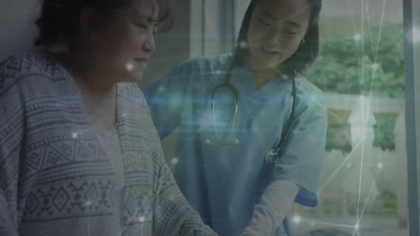 Animation-Des-Netzwerks-Von-Verbindungen-über-Eine-Asiatische-Ärztin,-Die-Patientin-Behandelt