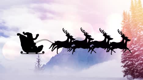 Animation-Des-Silhouetten-Weihnachtsmanns-Auf-Schlitten,-Der-Mit-Rentieren-Vor-Bewölktem-Himmel-Fliegt