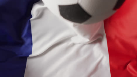 Animación-Del-Fútbol-Sobre-La-Bandera-De-Francia-Con-Espacio-Para-Copiar