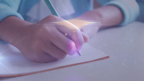 Animation-Von-Lichtflecken-über-Den-Händen-Beim-Schreiben