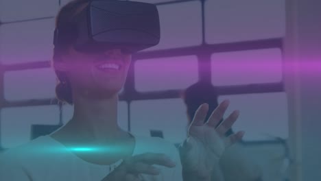Animation-Von-Lichtflecken-über-Einer-Biracial-Frau-Mit-VR-Headset