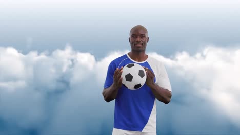 Animation-Von-Wolken-über-Einem-Afroamerikanischen-Männlichen-Fußballspieler