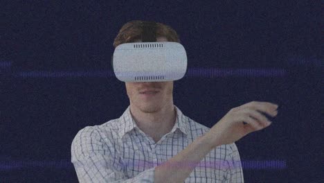 Kaukasischer-Mann-Mit-VR-Headset-Vor-Kopierraum-Auf-Schwarzem-Hintergrund
