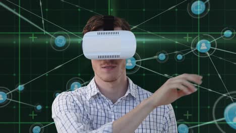 Animation-Eines-Netzwerks-Von-Verbindungen-über-Einem-Kaukasischen-Mann,-Der-Ein-VR-Headset-Verwendet