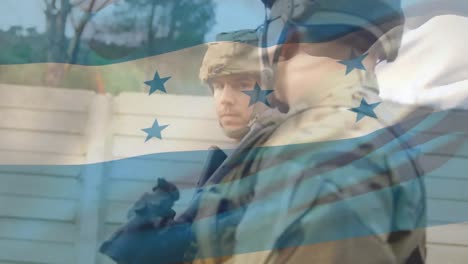 Animation-Der-Flagge-Von-Honduras-über-Kaukasischen-Männlichen-Soldaten