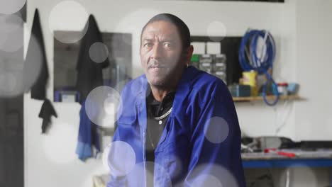 Animation-Von-Flecken-über-Einem-Behinderten-Afroamerikanischen-Männlichen-Arbeiter