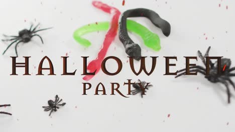 Animation-Von-Halloween-Text-über-Spinnen-Und-Schlangen-Auf-Grauem-Hintergrund