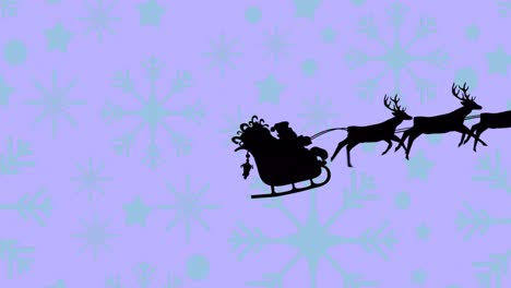 Animación-De-Santa-Claus-En-Trineo-Con-Renos-Sobre-Copos-De-Nieve-Sobre-Fondo-Azul-En-Navidad