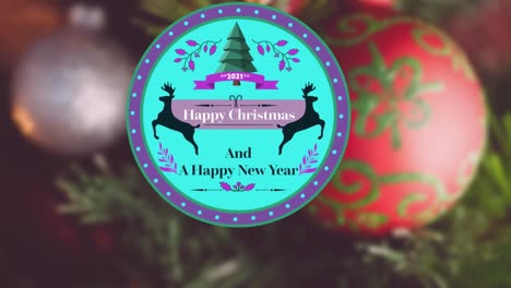 Animación-De-Feliz-Navidad-Y-Un-Texto-De-Feliz-Año-Nuevo-Sobre-árbol-De-Navidad-Y-Decoraciones