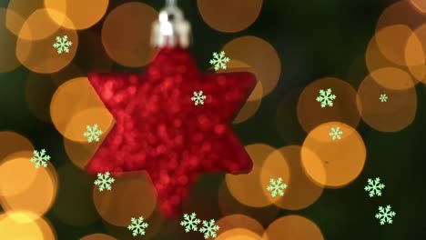 Animation-Von-Schnee,-Der-über-Die-Weihnachtsdekoration-Mit-Roten-Sternen-Fällt