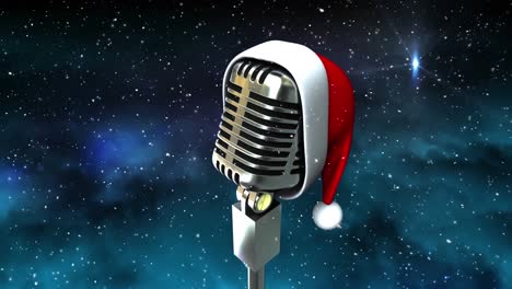 Die-Digitale-Animation-Eines-Sterns,-Der-Hell-Am-Nachthimmel-Leuchtet,-Mit-Einer-Weihnachtsmütze-Auf-Einem-Mikrofon