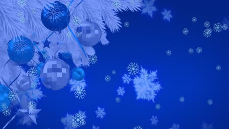 Animation-Von-Schneeflocken-Symbolen,-Die-Vor-Blauem-Hintergrund-über-Den-Geschmückten-Weihnachtsbaumzweig-Fallen