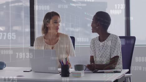 Animation-Der-Finanzdatenverarbeitung-über-Verschiedene-Geschäftsfrauen-Im-Amt
