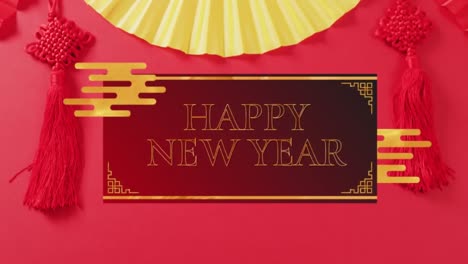 Animation-Eines-Frohen-Neujahrstextes-über-Traditionellen-Chinesischen-Dekorationen-Auf-Rotem-Hintergrund