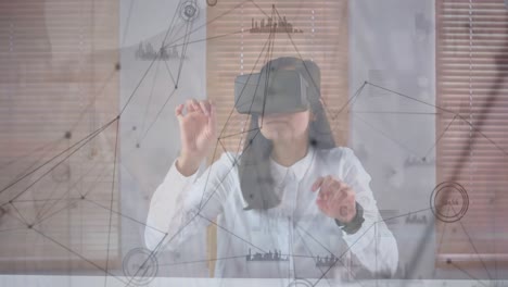Animation-Der-Datenverarbeitung-über-Eine-Biraziale-Geschäftsfrau-Mit-VR-Headset