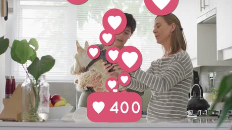 Animation-Von-Herz-Emojis-Und-Zahlen-über-Einem-Glücklichen,-Verliebten-Kaukasischen-Frauenpaar