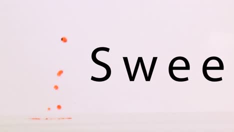 Animation-Von-Süßem-Text-über-Flüssigkeit-Auf-Weißem-Hintergrund