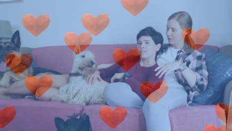 Animation-Roter-Herzsymbole-über-Einem-Weiblichen-Paar-Mit-Hunden