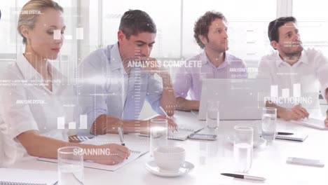 Animation-Der-Finanzdatenverarbeitung-über-Verschiedene-Geschäftsleute,-Die-Sich-Im-Büro-Treffen
