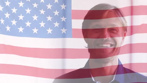 Animation-Der-Flagge-Der-USA-über-Einem-Lächelnden-Kaukasischen-Mann