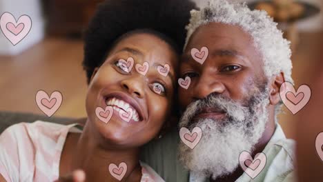 Animation-Von-Herzen-über-Einem-Afroamerikanischen-Paar,-Das-Einen-Videoanruf-Führt