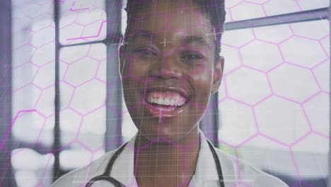 Animation-Der-Datenverarbeitung-über-Einer-Afroamerikanischen-Ärztin