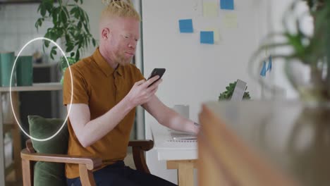 Animation-Eines-Netzwerks-Von-Symbolen-über-Einem-Albino-Geschäftsmann-Mit-Smartphone